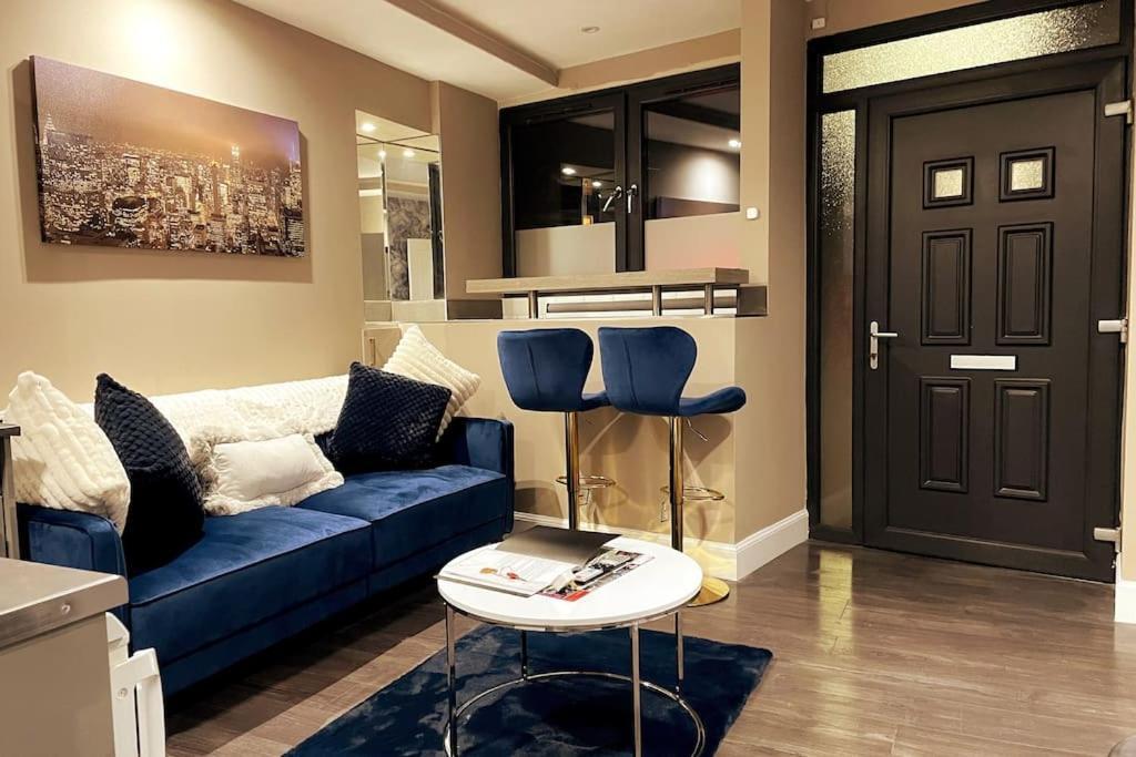 Modern 1 Bed Leith Tram Station Appartement *