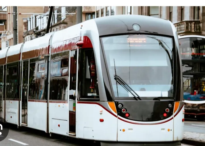Modern 1 Bed Leith Tram Station Edinburgh
